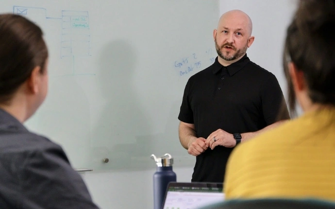 OuterBox strategist presents ecommerce conversion ideas for a Chicago marketing agency client